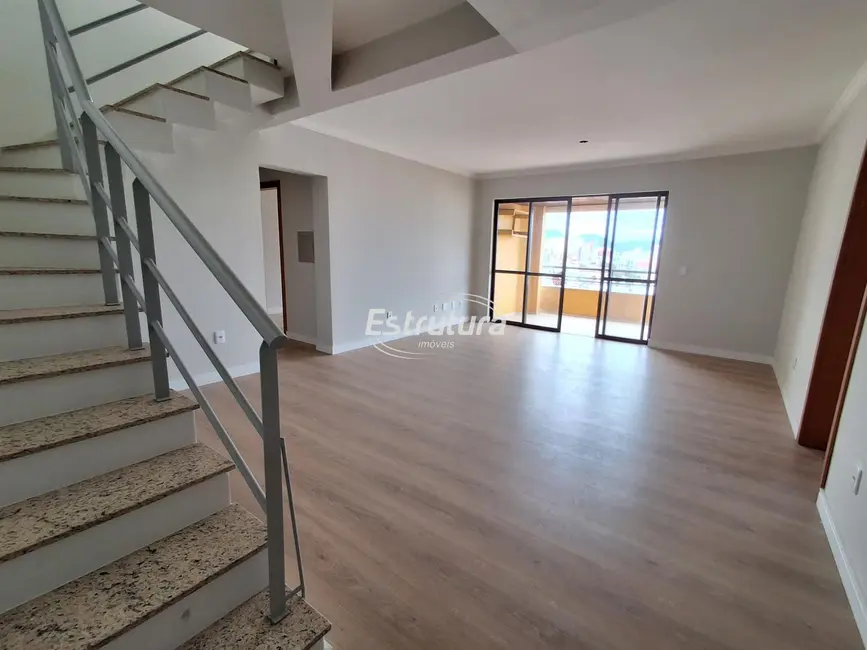 Foto 2 de Apartamento com 4 quartos à venda, 260m2 em Bonfim, Santa Maria - RS