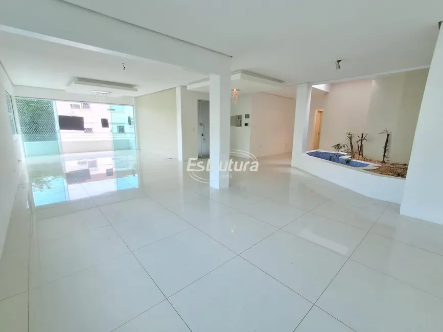 Apartamento com 3 quartos para alugar, 240m2 em Nossa Senhora das Dores, Santa Maria - RS - imagem 1 Foto 1 de Apartamento com 3 quartos para alugar, 240m2 em Nossa Senhora das Dores, Santa Maria - RS