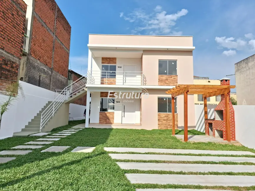 Foto 1 de Casa com 2 quartos à venda, 160m2 em Juscelino Kubitschek, Santa Maria - RS