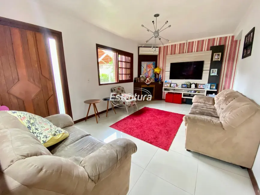 Foto 1 de Casa com 2 quartos à venda, 180m2 em Pinheiro Machado, Santa Maria - RS