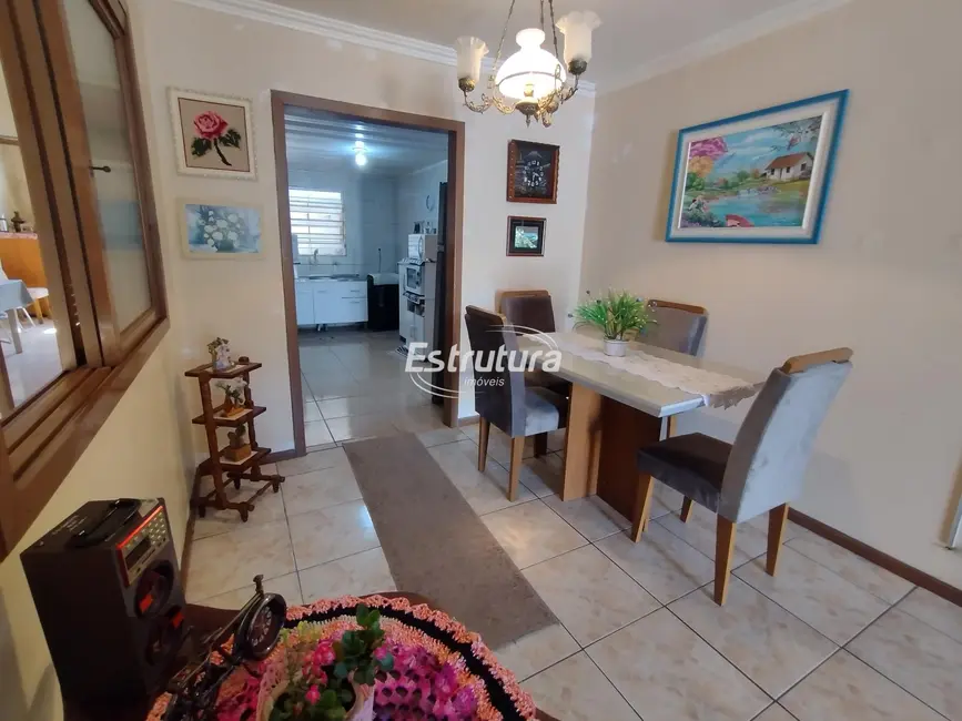 Foto 2 de Casa com 3 quartos à venda, 154m2 em Tancredo Neves, Santa Maria - RS