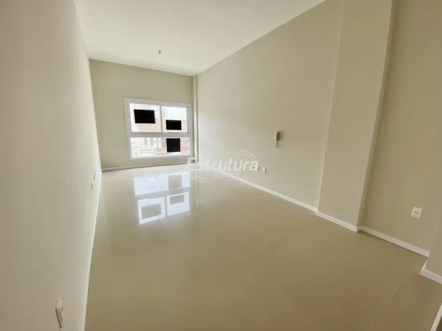 Foto 1 de Sala Comercial com 1 quarto para alugar, 31m2 em Camobi, Santa Maria - RS