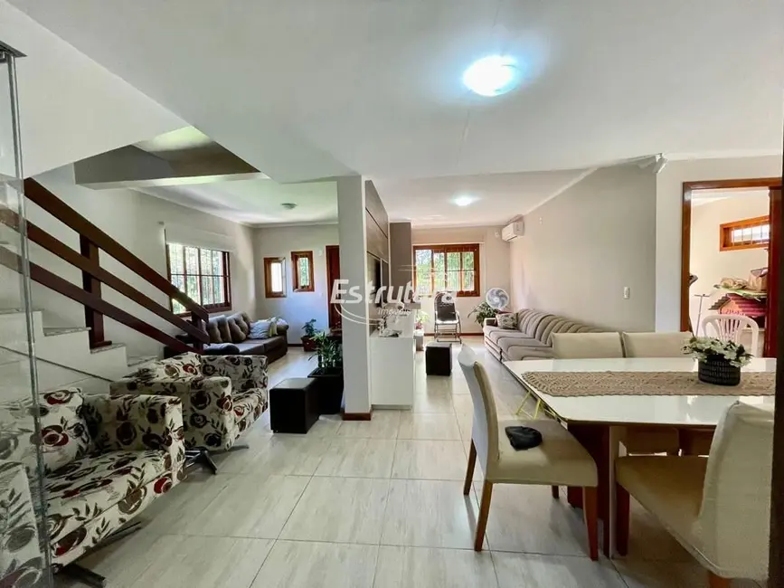 Foto 1 de Casa com 3 quartos à venda, 150m2 em Pinheiro Machado, Santa Maria - RS