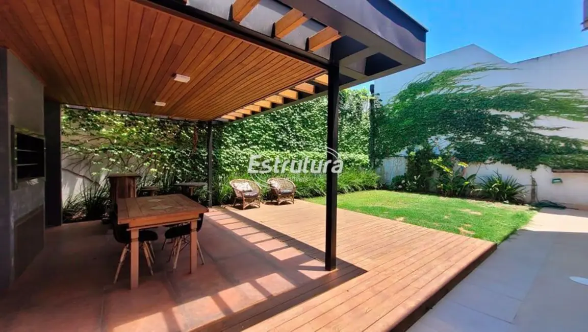 Foto 1 de Casa com 3 quartos à venda, 271m2 em Tomazetti, Santa Maria - RS