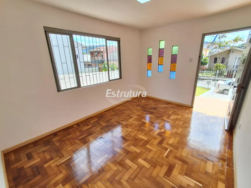 Foto 1 de Casa com 4 quartos para alugar, 124m2 em Menino Jesus, Santa Maria - RS