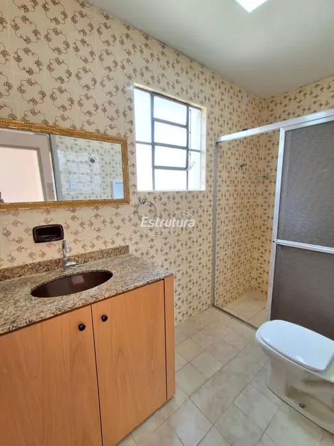 Foto 3 de Casa com 4 quartos para alugar, 124m2 em Menino Jesus, Santa Maria - RS