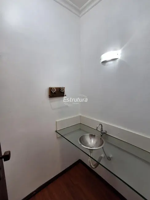 Casa com 4 quartos para alugar, 219m2 em São José, Santa Maria - RS - imagem 9 Foto 9 de Casa com 4 quartos para alugar, 219m2 em São José, Santa Maria - RS