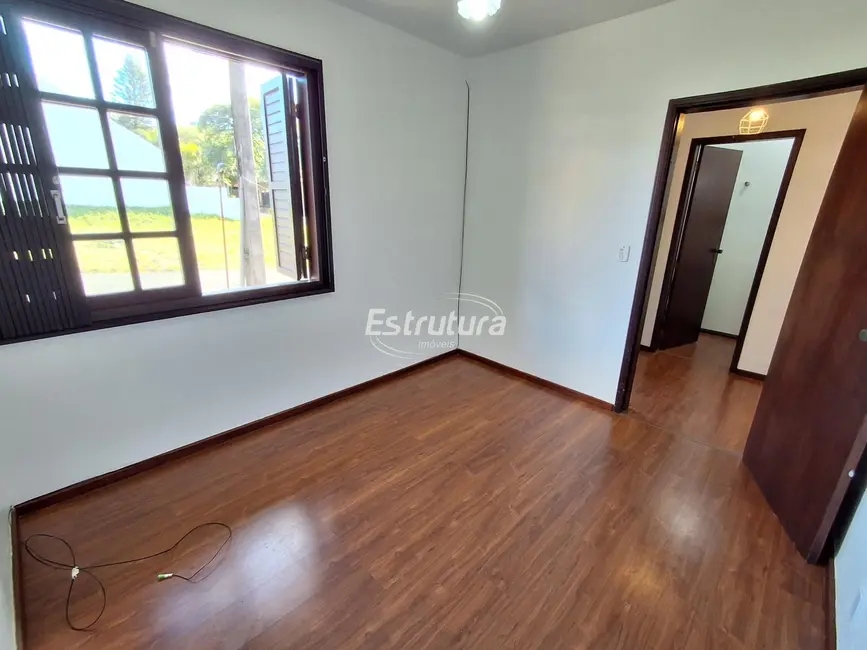 Casa com 4 quartos para alugar, 219m2 em São José, Santa Maria - RS - imagem 8 Foto 8 de Casa com 4 quartos para alugar, 219m2 em São José, Santa Maria - RS