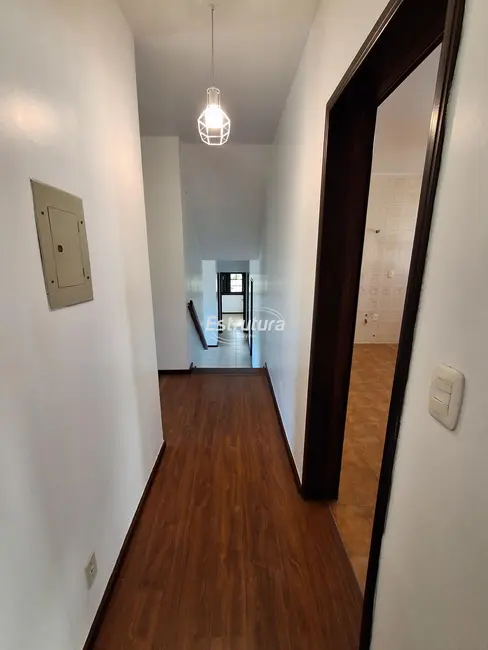 Casa com 4 quartos para alugar, 219m2 em São José, Santa Maria - RS - imagem 4 Foto 4 de Casa com 4 quartos para alugar, 219m2 em São José, Santa Maria - RS