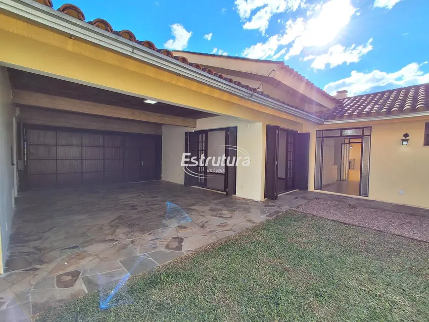 Casa com 4 quartos para alugar, 219m2 em São José, Santa Maria - RS - imagem 2 Foto 2 de Casa com 4 quartos para alugar, 219m2 em São José, Santa Maria - RS