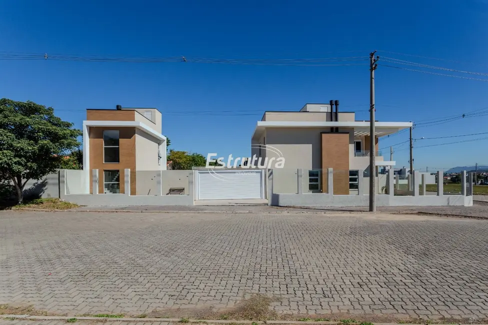 Casa com 4 quartos à venda, 265m2 em Camobi, Santa Maria - RS - imagem 3 Foto 3 de Casa com 4 quartos à venda, 265m2 em Camobi, Santa Maria - RS