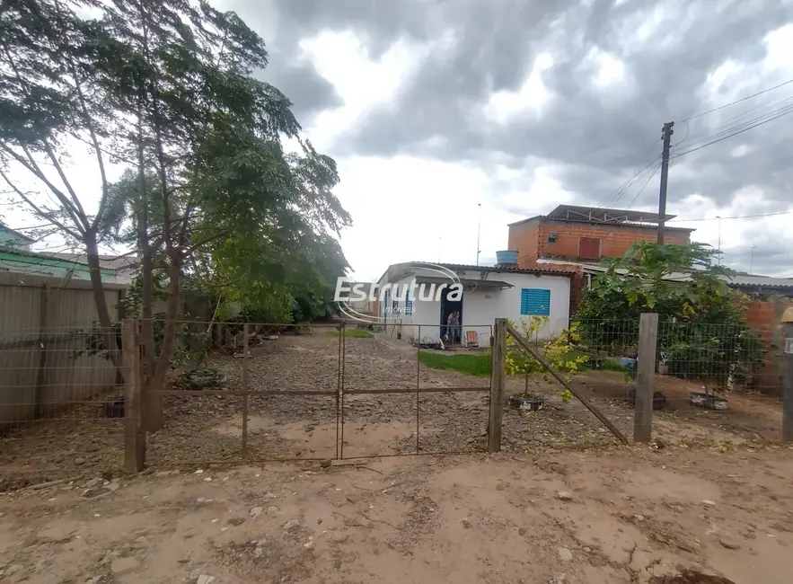 Foto 1 de Terreno / Lote à venda, 650m2 em Pinheiro Machado, Santa Maria - RS