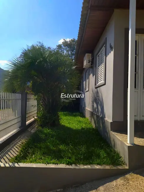 Foto 2 de Casa com 3 quartos à venda, 86m2 em Chácara das Flores, Santa Maria - RS