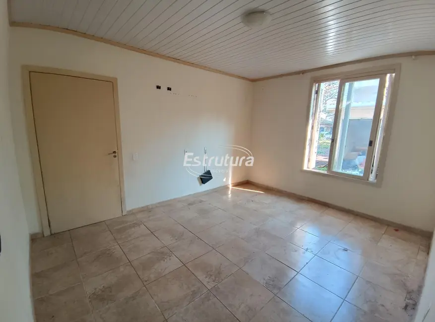 Foto 2 de Casa com 1 quarto à venda, 151m2 em Nossa Senhora Medianeira, Santa Maria - RS