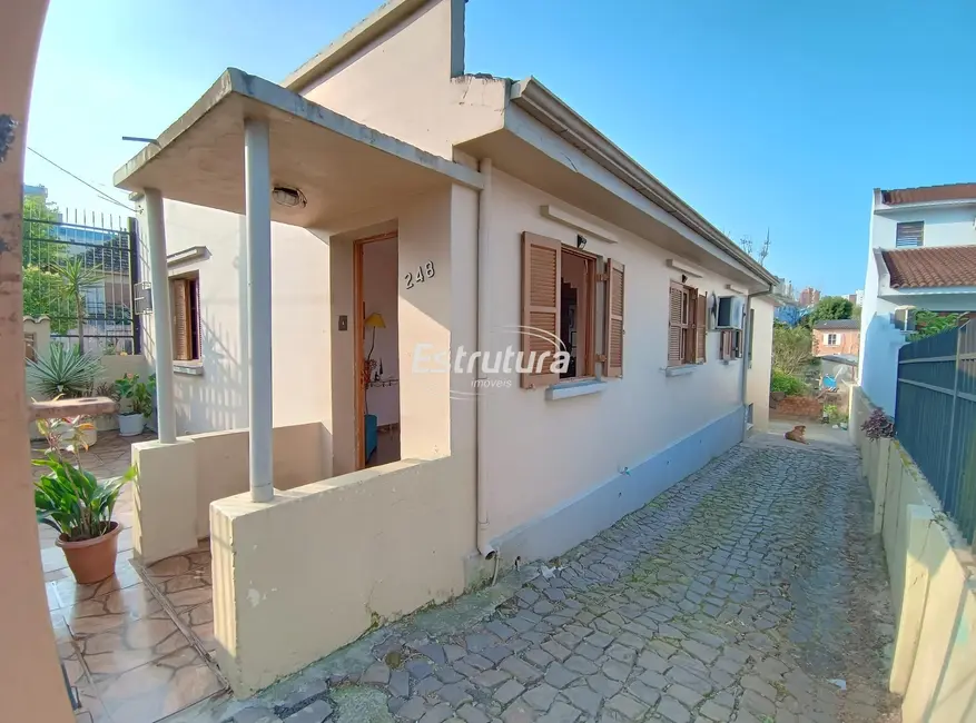 Foto 1 de Casa com 2 quartos à venda, 141m2 em Nossa Senhora Medianeira, Santa Maria - RS