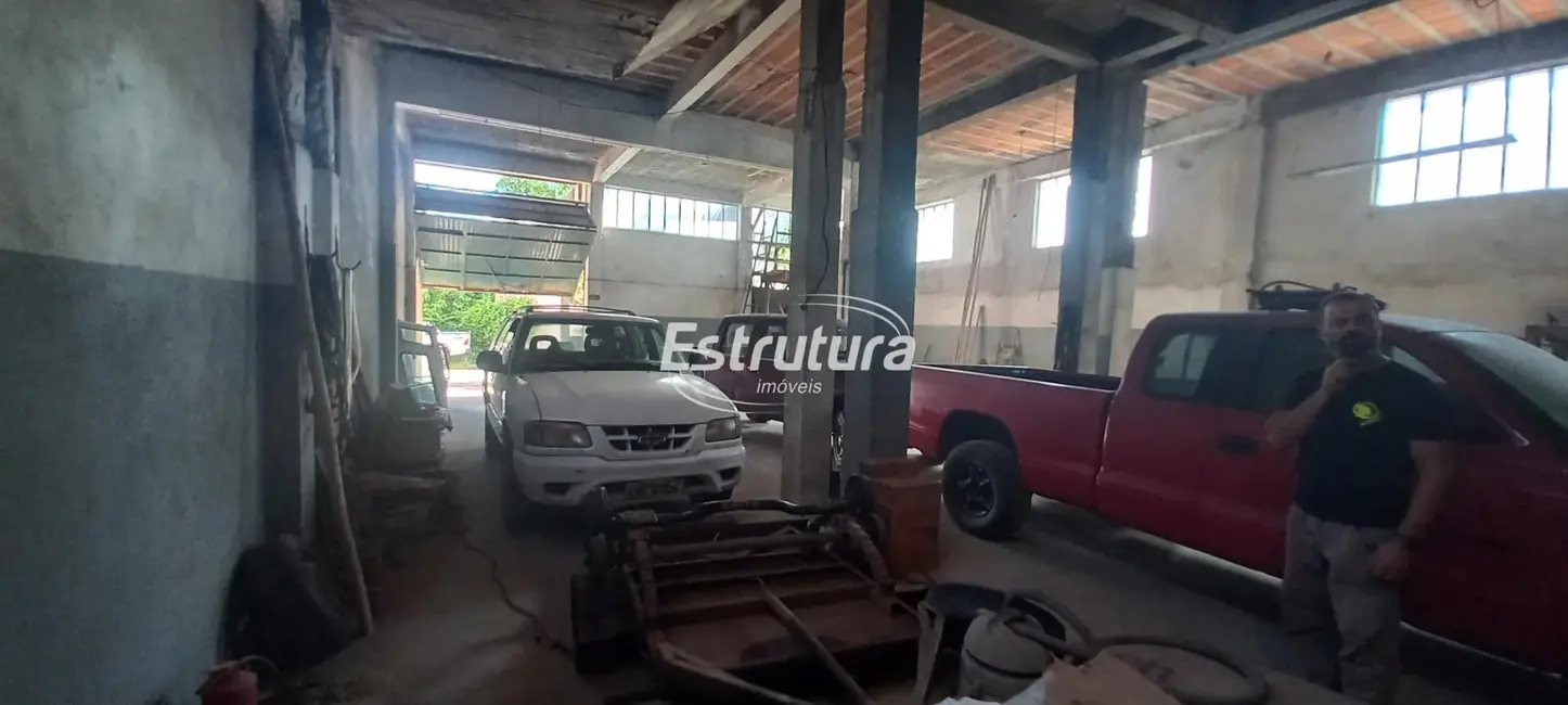 Foto 1 de Armazém / Galpão com 1 quarto para alugar, 180m2 em Duque de Caxias, Santa Maria - RS