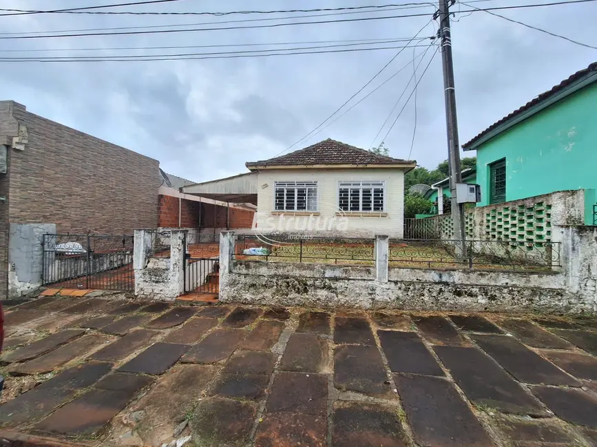 Foto 1 de Casa com 3 quartos à venda, 120m2 em Itararé, Santa Maria - RS
