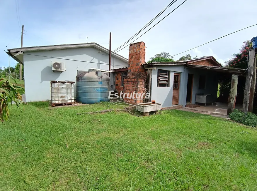 Foto 3 de Chácara com 4 quartos à venda, 150m2 em Santa Maria - RS