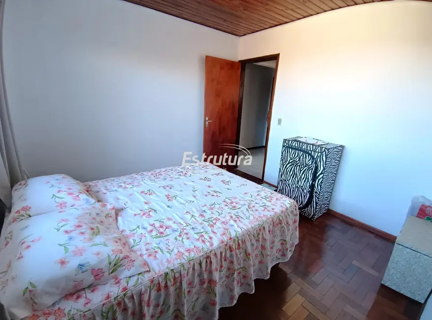 Casa com 3 quartos à venda, 144m2 em Juscelino Kubitschek, Santa Maria - RS - imagem 7 Foto 7 de Casa com 3 quartos à venda, 144m2 em Juscelino Kubitschek, Santa Maria - RS