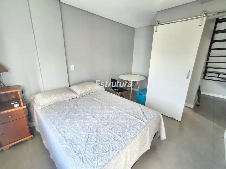 Cobertura com 2 quartos para alugar, 79m2 em Centro, Santa Maria - RS - imagem 2 Foto 2 de Cobertura com 2 quartos para alugar, 79m2 em Centro, Santa Maria - RS