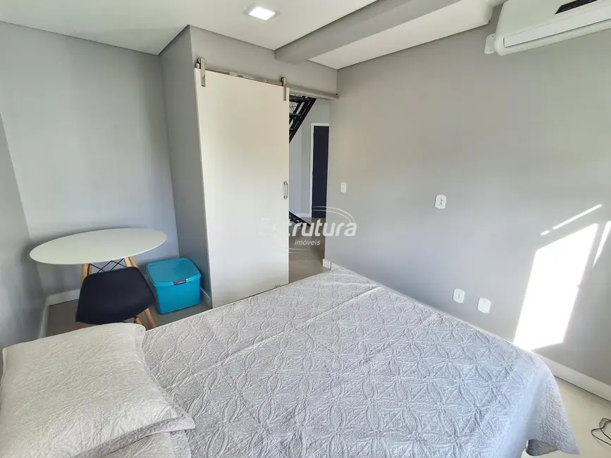 Cobertura com 2 quartos para alugar, 79m2 em Centro, Santa Maria - RS - imagem 3 Foto 3 de Cobertura com 2 quartos para alugar, 79m2 em Centro, Santa Maria - RS