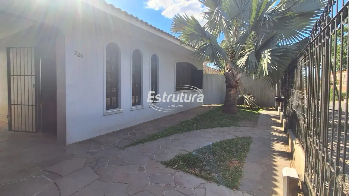 Foto 1 de Casa com 4 quartos à venda, 280m2 em Dom Antônio Reis, Santa Maria - RS