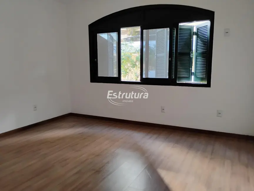 Foto 5 de Casa com 3 quartos para alugar, 245m2 em Centro, Santa Maria - RS