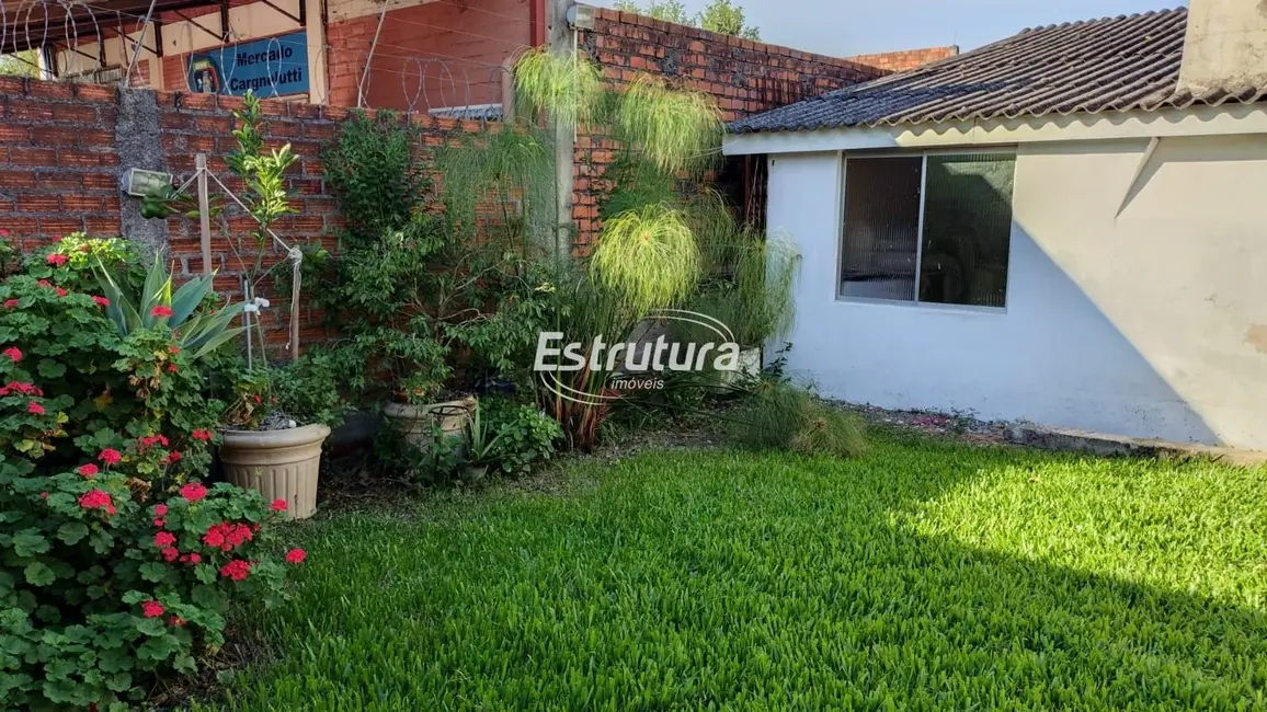 Casa com 2 quartos à venda, 65m2 em Juscelino Kubitschek, Santa Maria - RS - imagem 1 Foto 1 de Casa com 2 quartos à venda, 65m2 em Juscelino Kubitschek, Santa Maria - RS