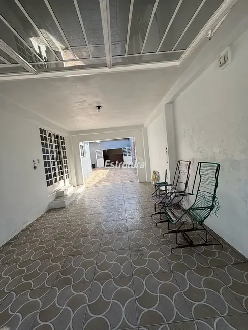 Casa com 3 quartos à venda, 164m2 em Juscelino Kubitschek, Santa Maria - RS - imagem 5 Foto 5 de Casa com 3 quartos à venda, 164m2 em Juscelino Kubitschek, Santa Maria - RS