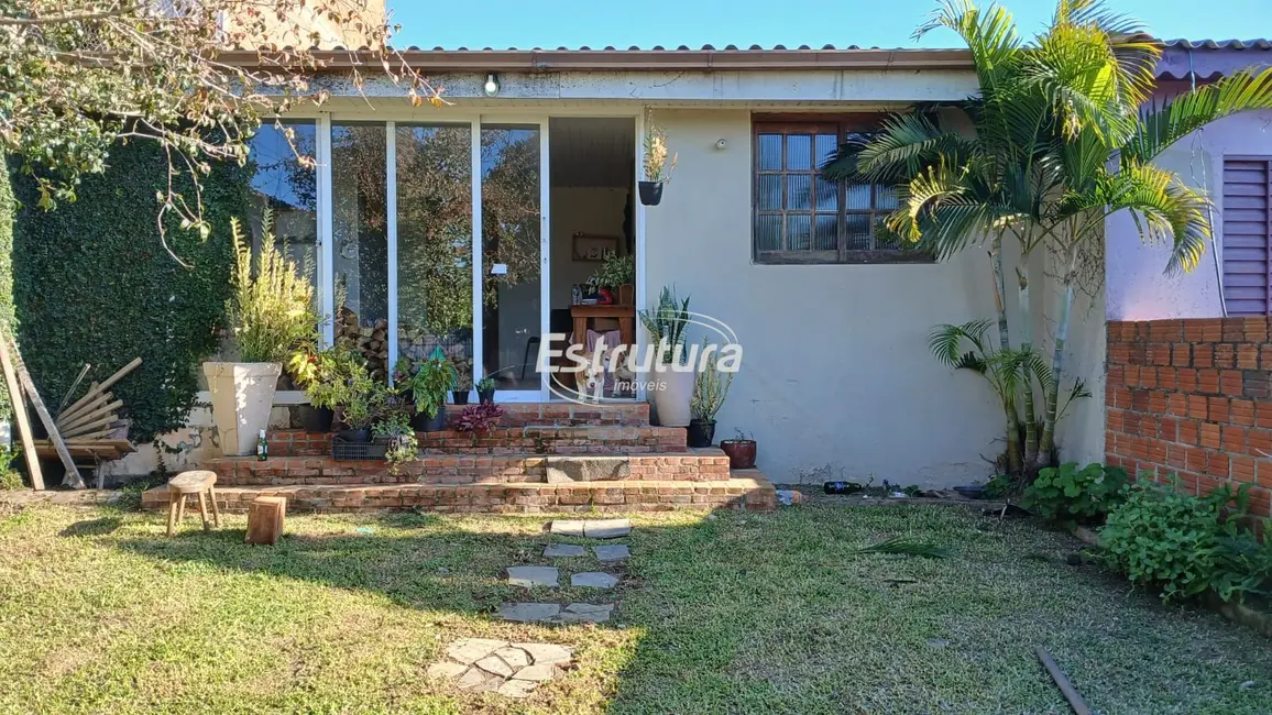 Foto 1 de Casa com 2 quartos à venda, 90m2 em Tancredo Neves, Santa Maria - RS