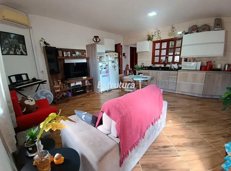 Foto 1 de Casa com 2 quartos à venda, 62m2 em Pinheiro Machado, Santa Maria - RS