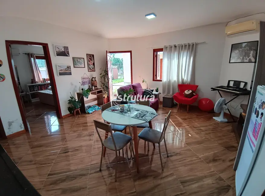 Foto 2 de Casa com 2 quartos à venda, 62m2 em Pinheiro Machado, Santa Maria - RS