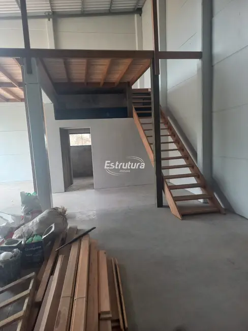 Foto 6 de Armazém / Galpão com 3 quartos para alugar, 200m2 em Dom Antônio Reis, Santa Maria - RS