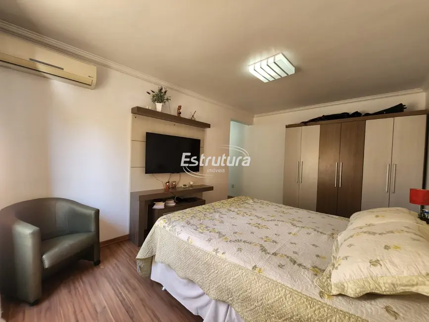 Casa com 3 quartos à venda, 247m2 em Pinheiro Machado, Santa Maria - RS - imagem 8 Foto 8 de Casa com 3 quartos à venda, 247m2 em Pinheiro Machado, Santa Maria - RS