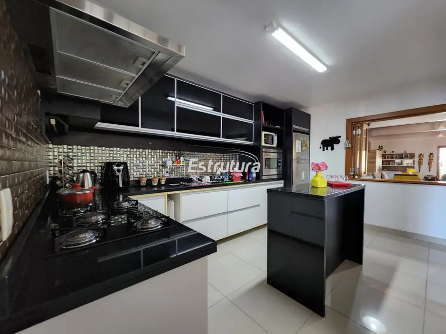 Casa com 3 quartos à venda, 247m2 em Pinheiro Machado, Santa Maria - RS - imagem 9 Foto 9 de Casa com 3 quartos à venda, 247m2 em Pinheiro Machado, Santa Maria - RS