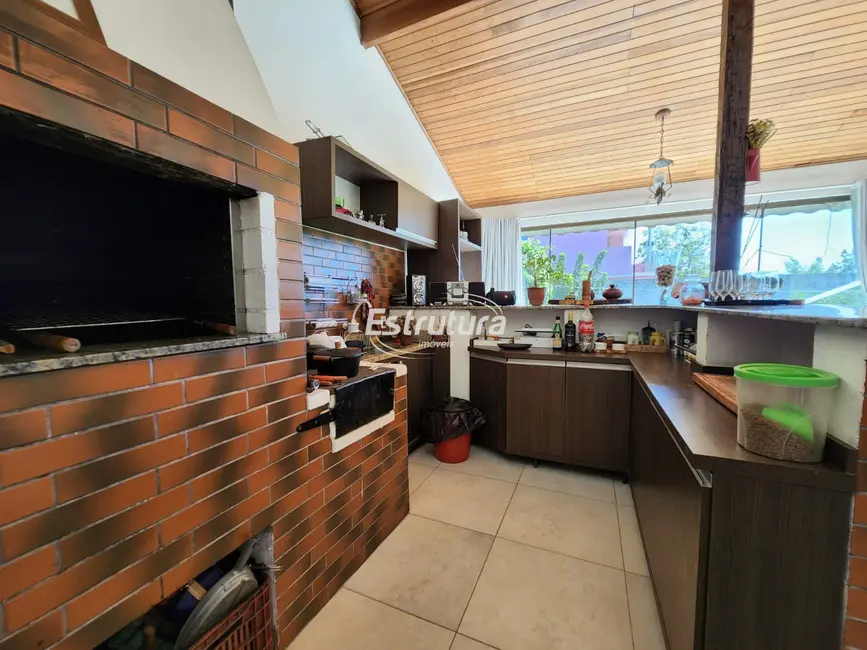 Casa com 3 quartos à venda, 247m2 em Pinheiro Machado, Santa Maria - RS - imagem 3 Foto 3 de Casa com 3 quartos à venda, 247m2 em Pinheiro Machado, Santa Maria - RS