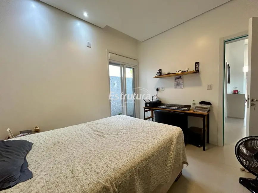 Casa com 3 quartos à venda, 172m2 em Pinheiro Machado, Santa Maria - RS - imagem 6 Foto 6 de Casa com 3 quartos à venda, 172m2 em Pinheiro Machado, Santa Maria - RS