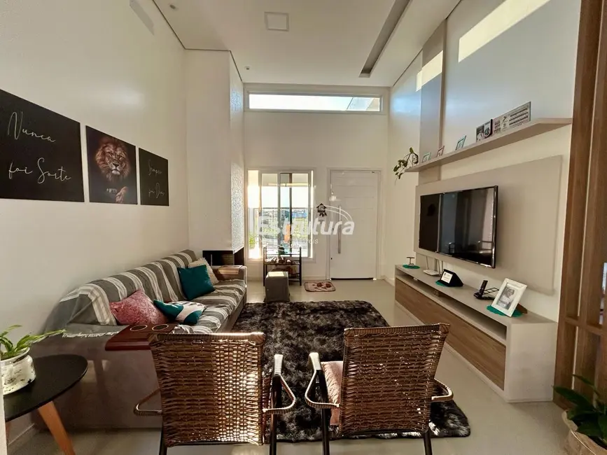 Casa com 3 quartos à venda, 172m2 em Pinheiro Machado, Santa Maria - RS - imagem 2 Foto 2 de Casa com 3 quartos à venda, 172m2 em Pinheiro Machado, Santa Maria - RS