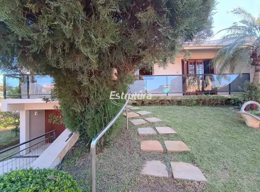 Casa com 3 quartos à venda, 298m2 em Urlândia, Santa Maria - RS - imagem 3 Foto 3 de Casa com 3 quartos à venda, 298m2 em Urlândia, Santa Maria - RS