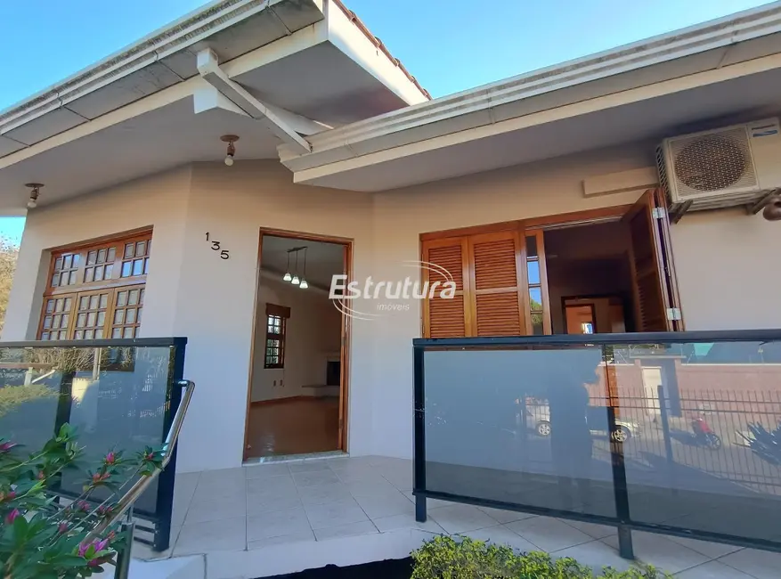 Foto 2 de Casa com 3 quartos à venda, 298m2 em Urlândia, Santa Maria - RS