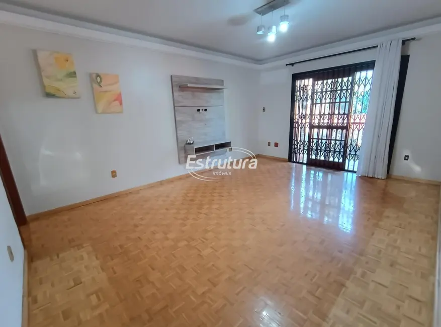 Casa com 3 quartos à venda, 298m2 em Urlândia, Santa Maria - RS - imagem 9 Foto 9 de Casa com 3 quartos à venda, 298m2 em Urlândia, Santa Maria - RS