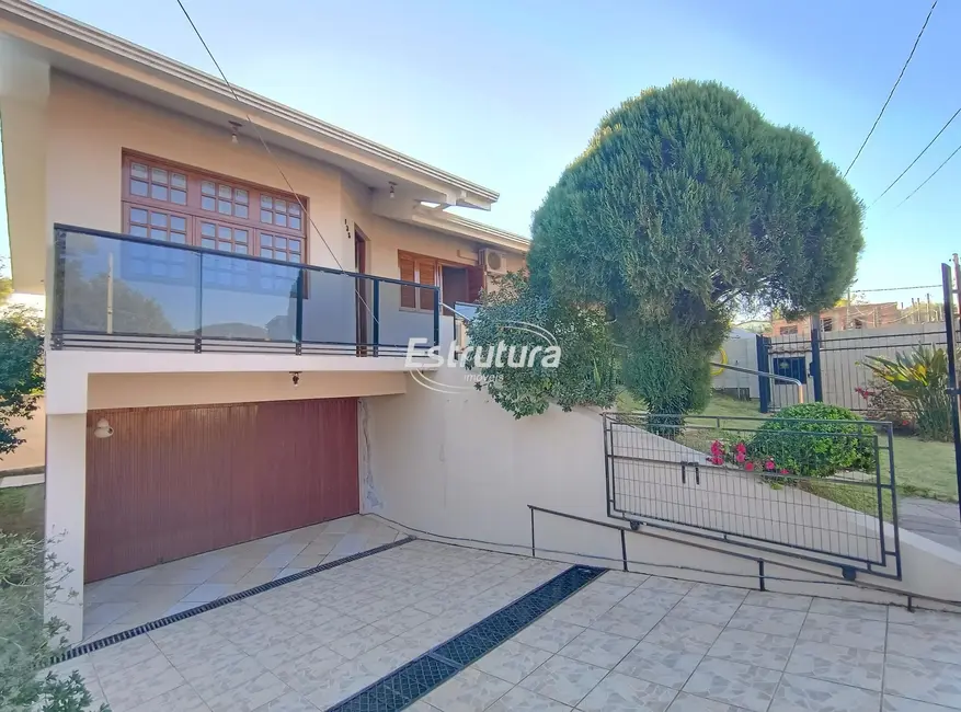 Foto 1 de Casa com 3 quartos à venda, 298m2 em Urlândia, Santa Maria - RS