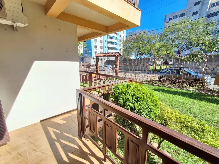 Foto 4 de Apartamento com 3 quartos à venda, 123m2 em Nossa Senhora de Lourdes, Santa Maria - RS