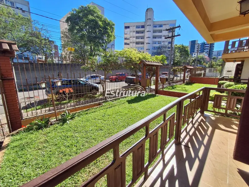 Foto 8 de Apartamento com 3 quartos à venda, 123m2 em Nossa Senhora de Lourdes, Santa Maria - RS