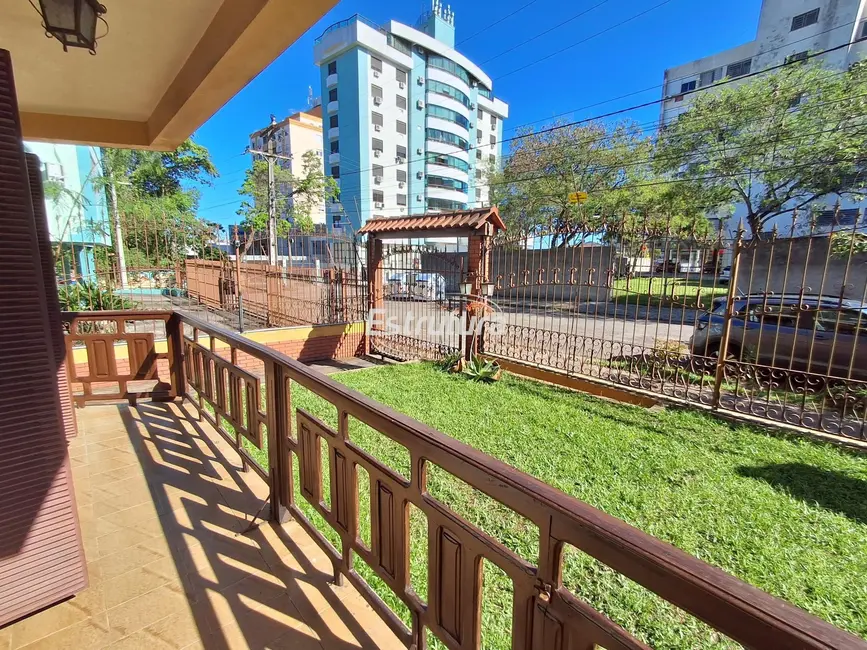 Foto 9 de Apartamento com 3 quartos à venda, 123m2 em Nossa Senhora de Lourdes, Santa Maria - RS