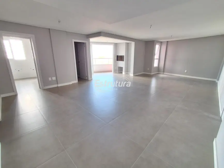 Foto 9 de Apartamento com 3 quartos à venda, 156m2 em Nossa Senhora Medianeira, Santa Maria - RS