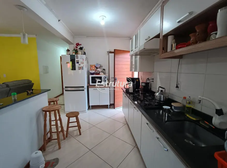 Casa com 3 quartos à venda, 155m2 em Caturrita, Santa Maria - RS - imagem 3 Foto 3 de Casa com 3 quartos à venda, 155m2 em Caturrita, Santa Maria - RS