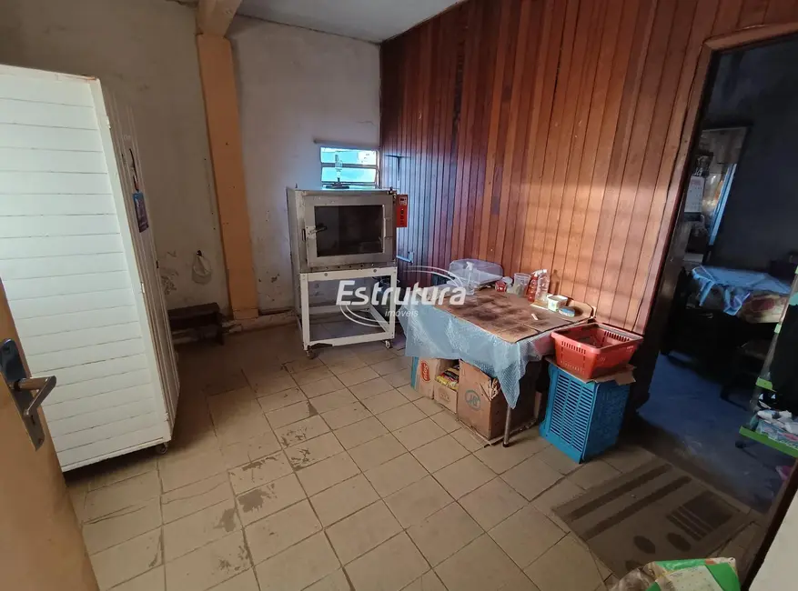 Foto 4 de Prédio Inteiro com 2 quartos à venda, 461m2 em Tomazetti, Santa Maria - RS