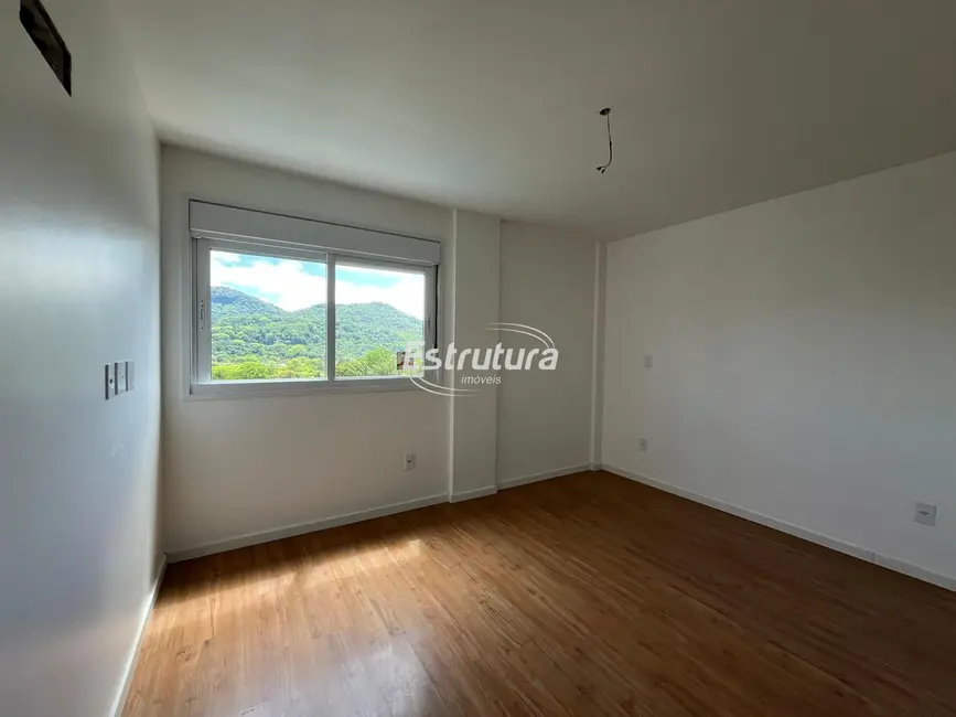 Foto 9 de Apartamento com 3 quartos à venda, 151m2 em Km 3, Santa Maria - RS