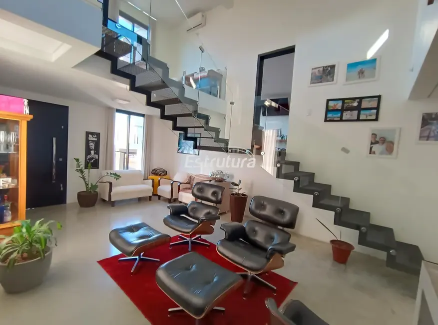 Foto 2 de Casa com 3 quartos à venda, 224m2 em Pinheiro Machado, Santa Maria - RS